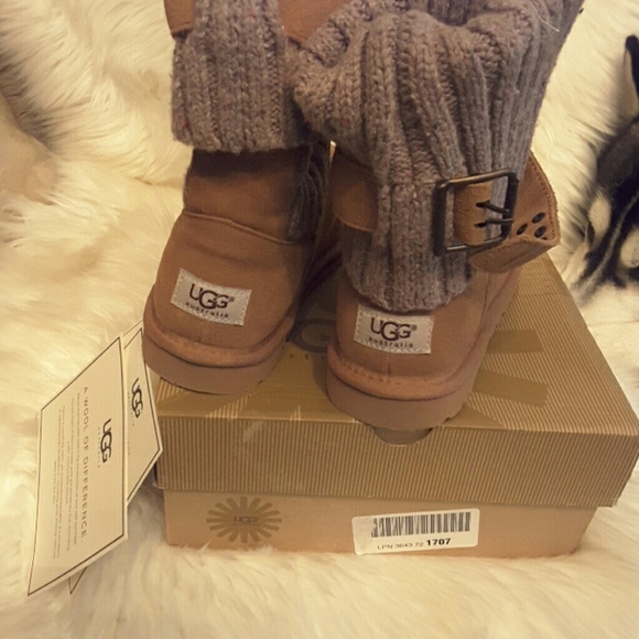 COPY - Ugg W Cambridge w/CHE genuine fur - Picture 2 of 8